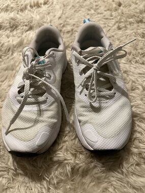 Nike White Athletic Running Shoes with Light Blue Accents